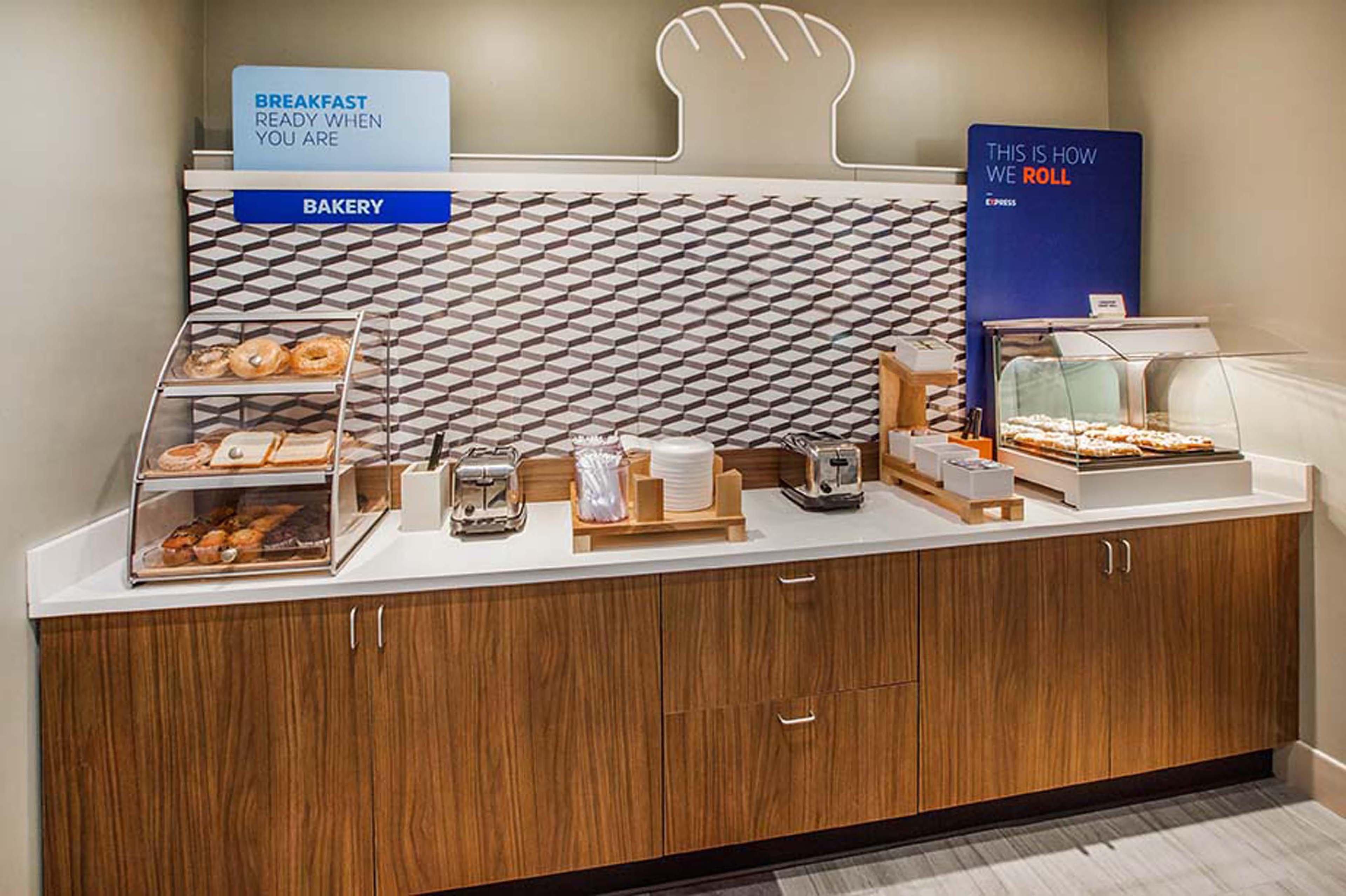 Holiday Inn Express Hotel & Suites Newport South By Ihg Zewnętrze zdjęcie