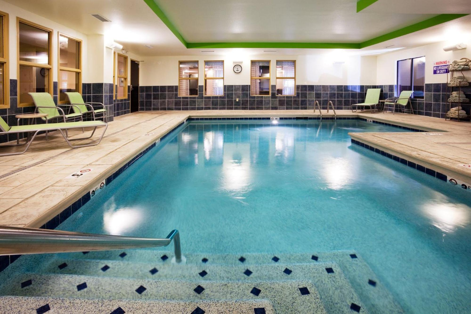 Holiday Inn Express Hotel & Suites Newport South By Ihg Zewnętrze zdjęcie